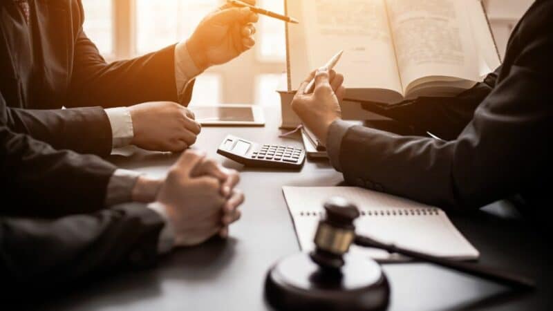 בוררות עסקית עם רואה חשבון ועורך דין